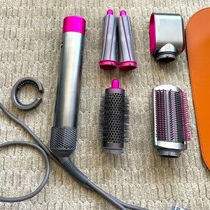 Dyson Airwrap with case and attachments